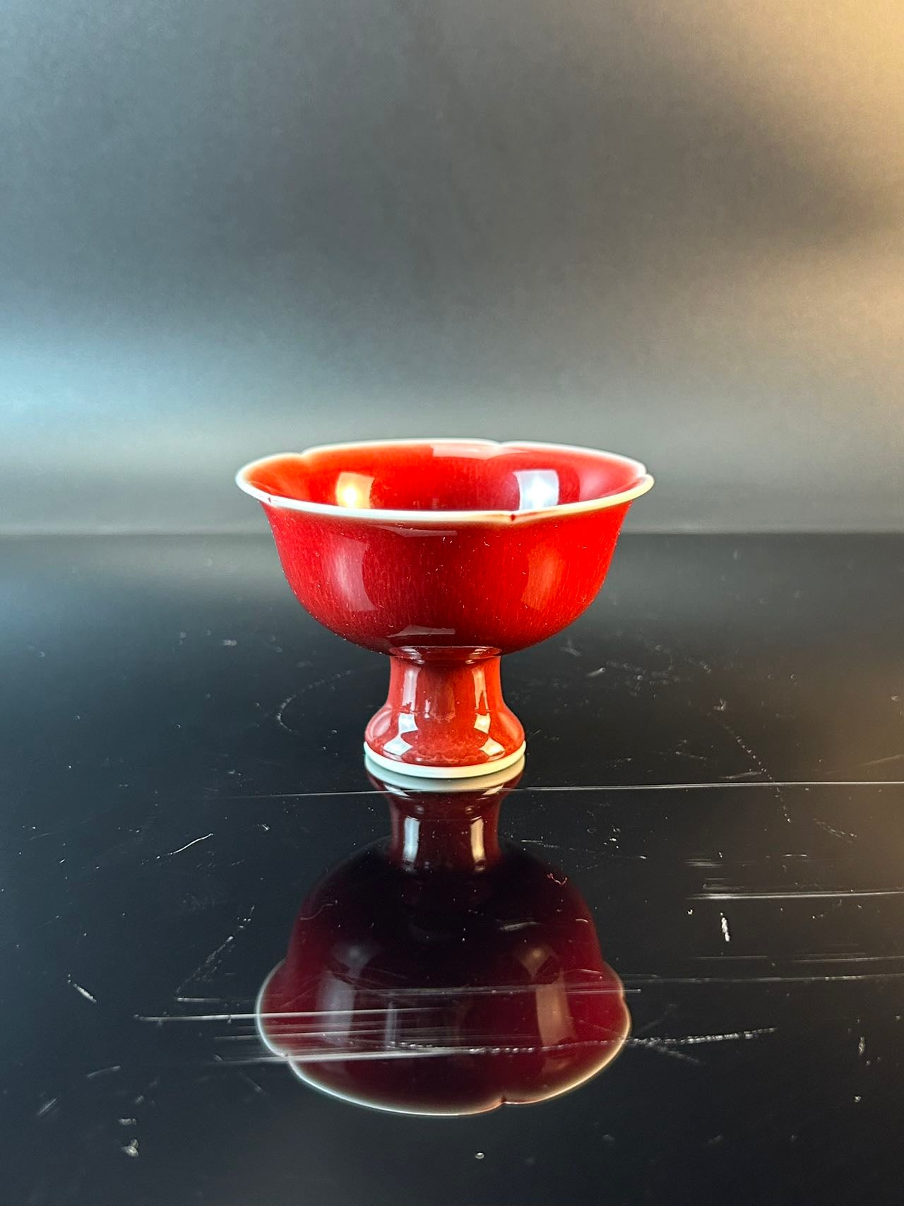 景德镇高温颜色釉郎红高足葵口杯