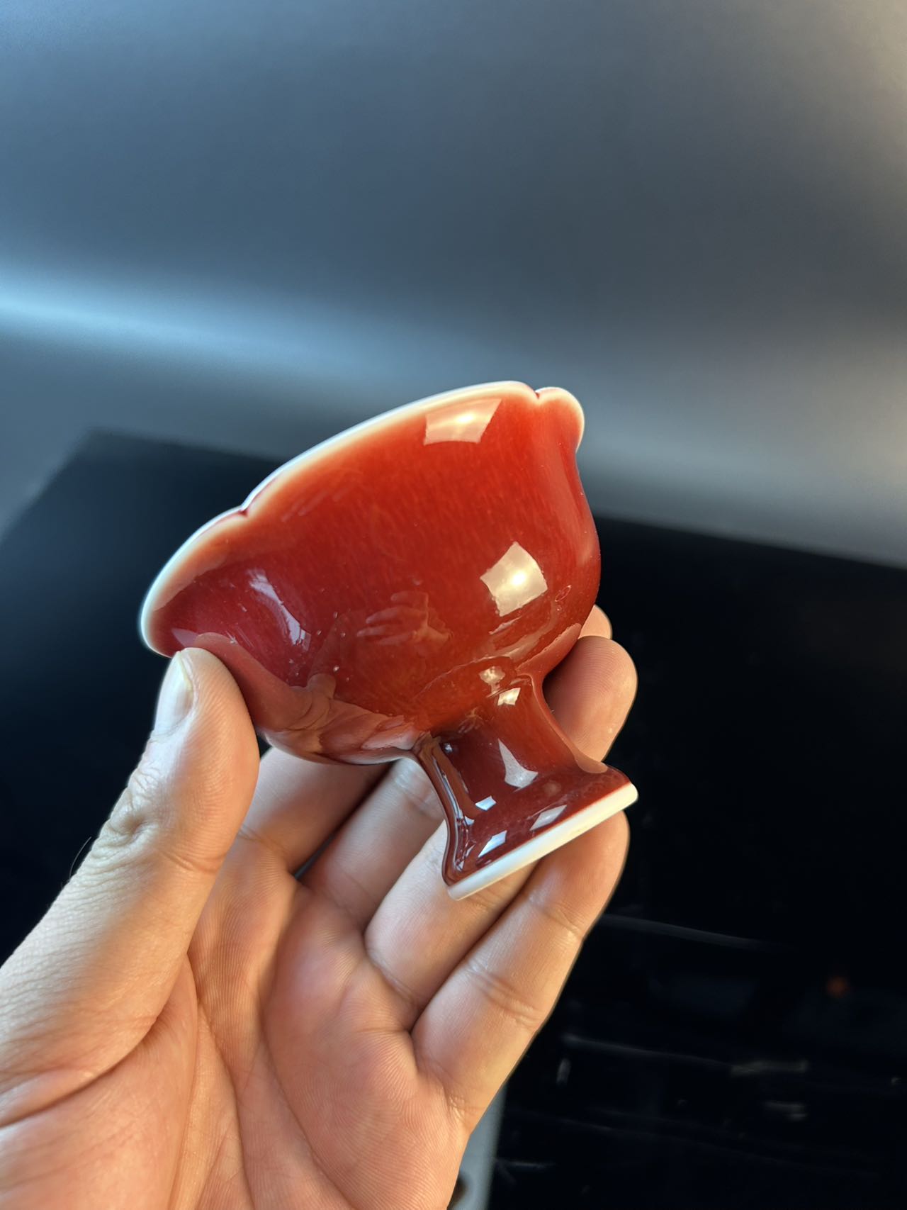 景德镇高温颜色釉郎红高足葵口杯