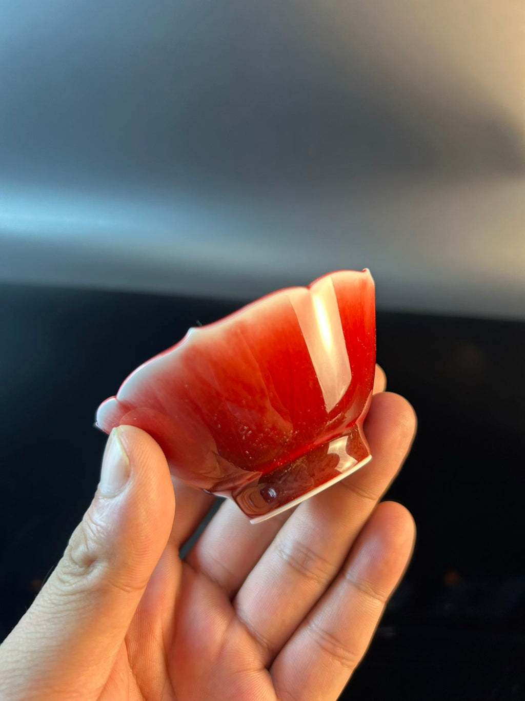 景德镇高温颜色釉郎红葵口杯