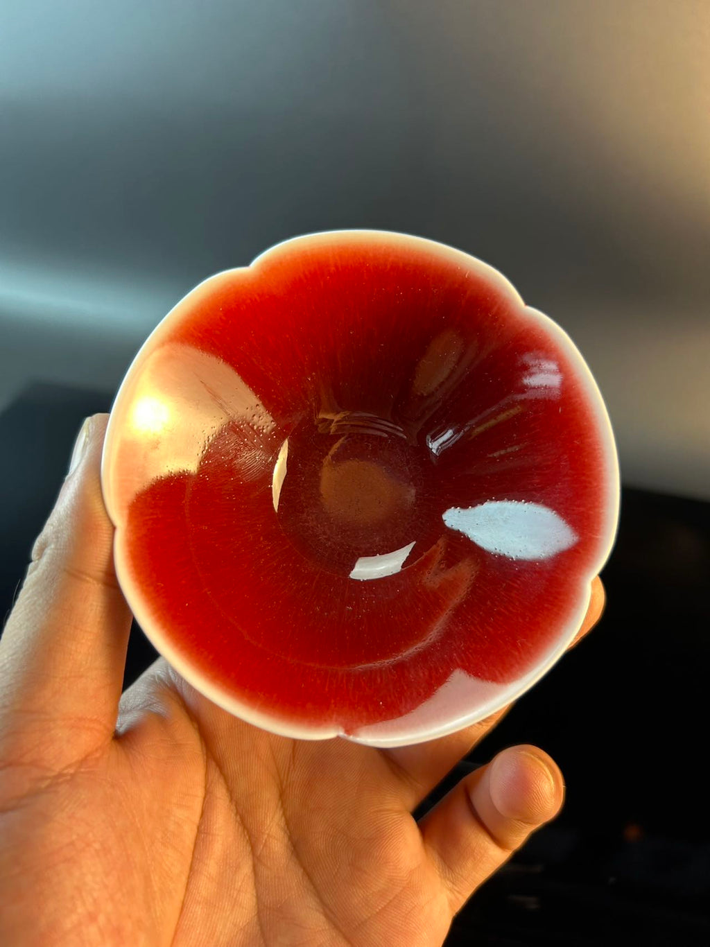 景德镇高温颜色釉郎红葵口斗笠杯