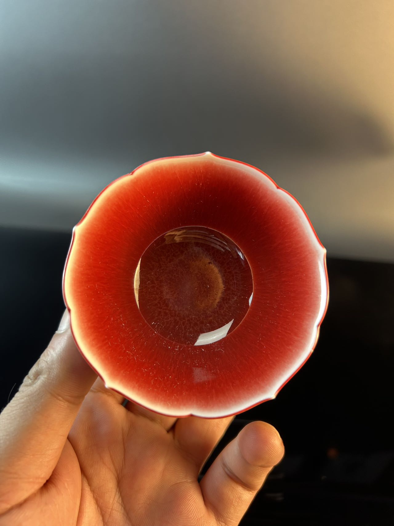 景德镇高温颜色釉郎红葵口杯