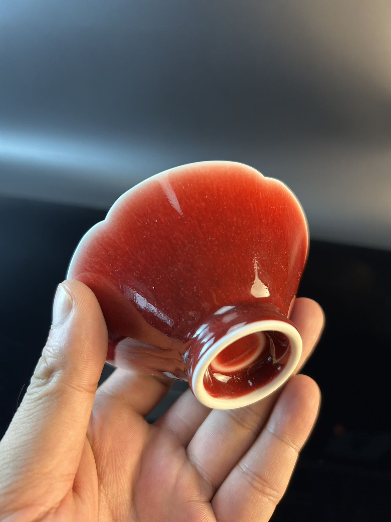 景德镇高温颜色釉郎红葵口斗笠杯