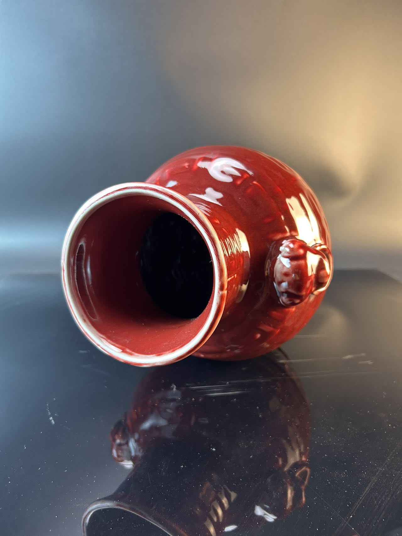 景徳鎮高温色釉藍窯赤双獅子耳花瓶 – Leston Mark