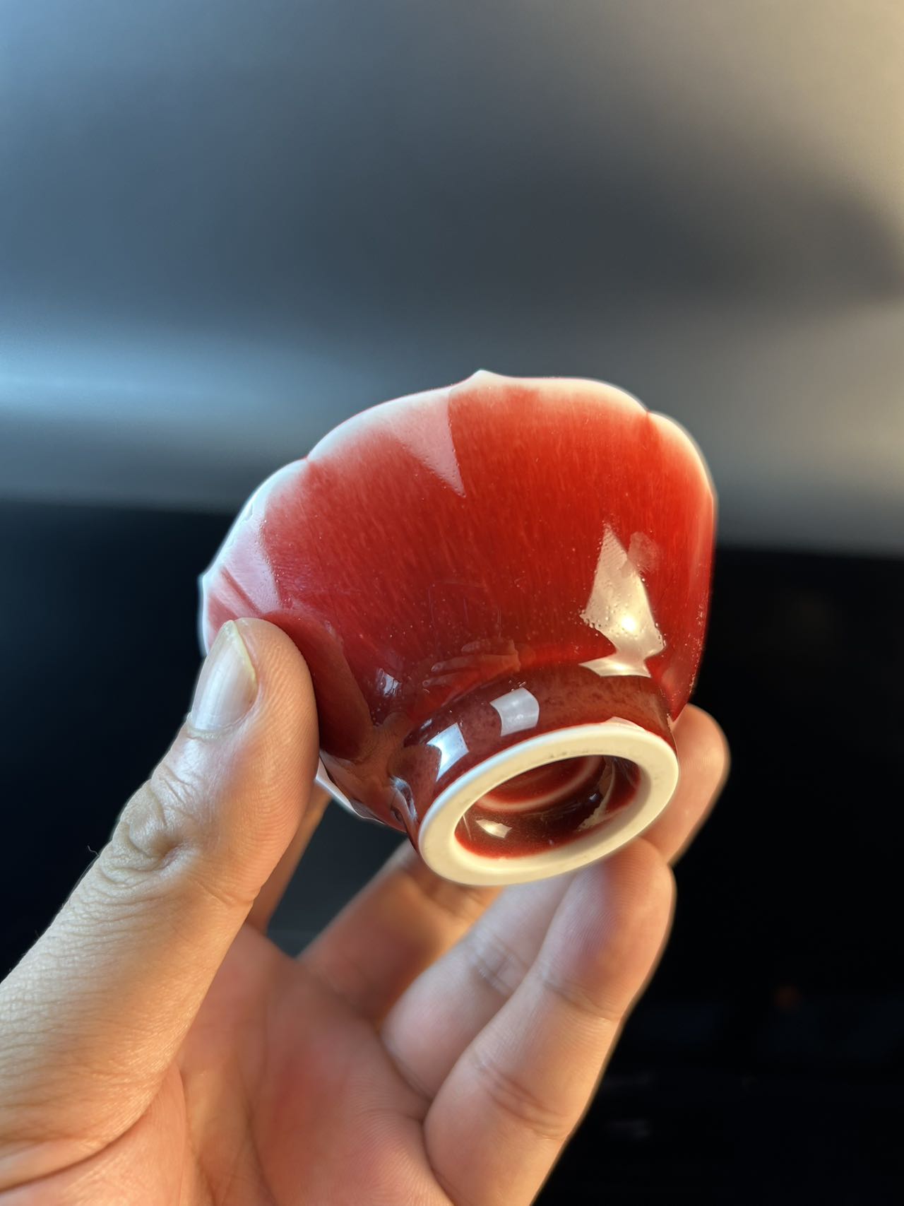 景德镇高温颜色釉郎红葵口杯