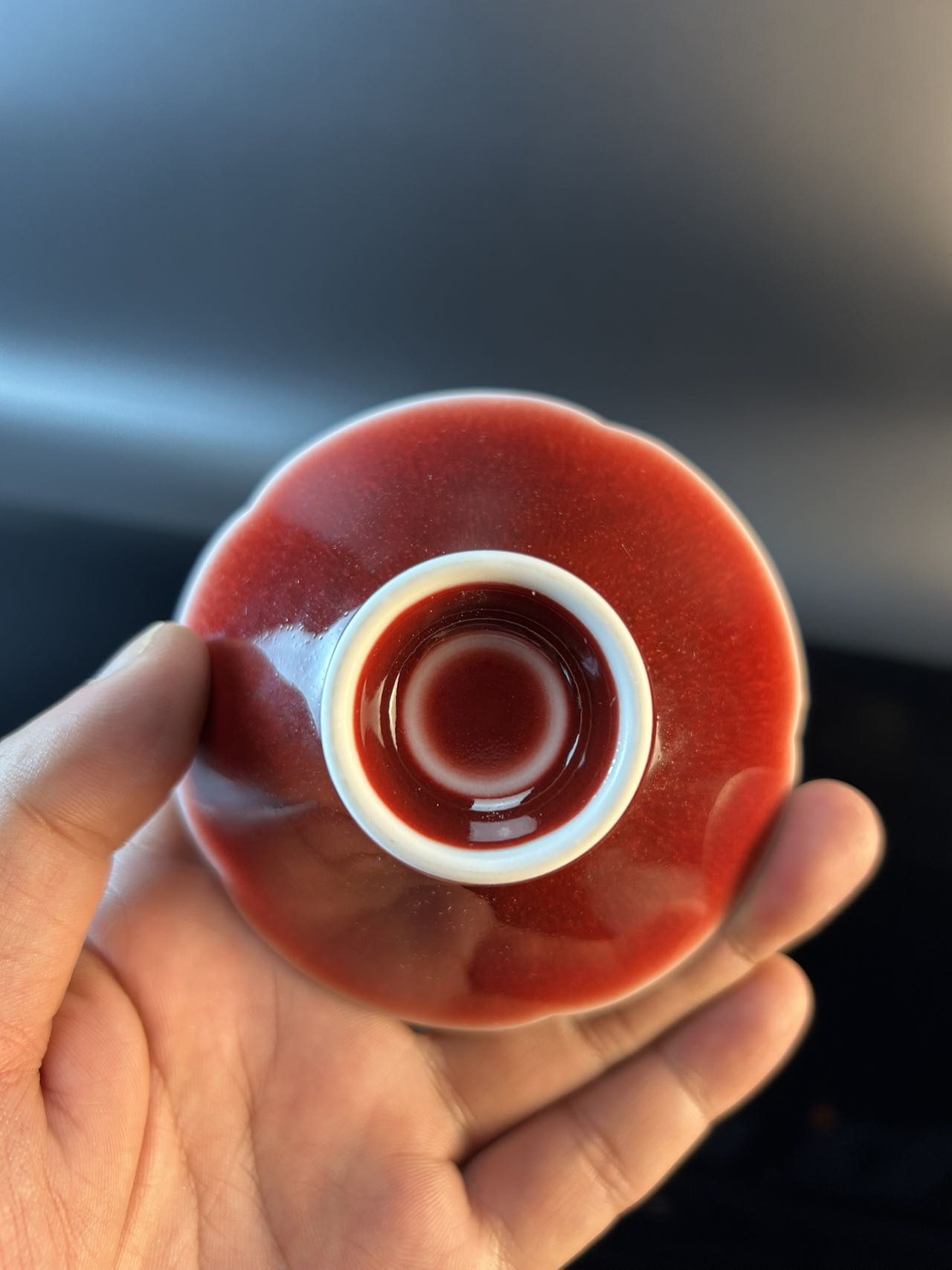 景德镇高温颜色釉郎红葵口斗笠杯